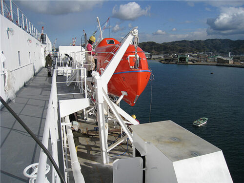 GRAVITY LUFFING ARM TYPE DAVIT - Image 2