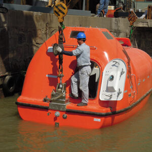 LIFEBOAT WITH HYDRAULIC HOOK